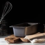 Rectangular square or round cake tin