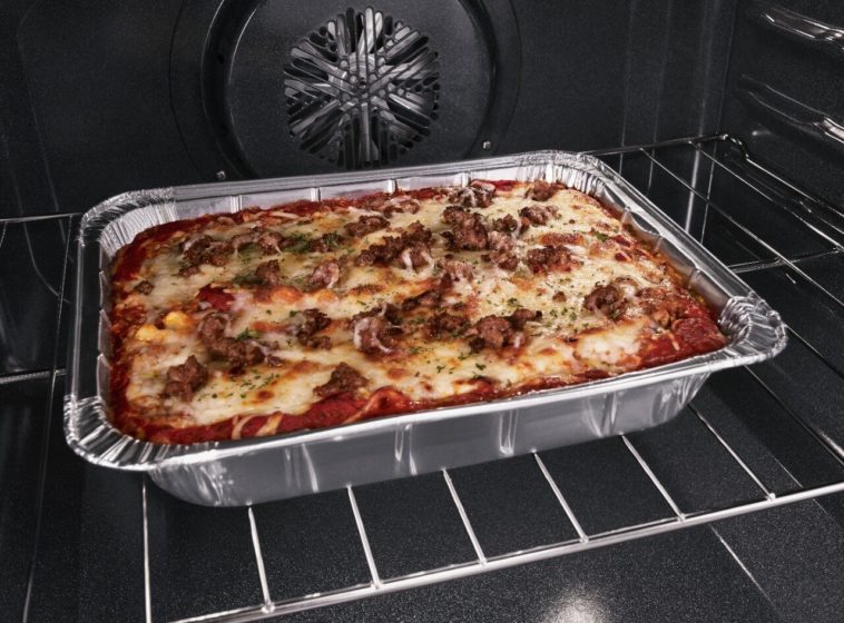 Can I cook lasagna in aluminum foil?