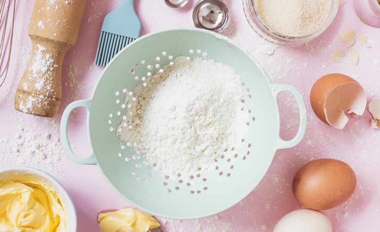what is the role of sugar in cake