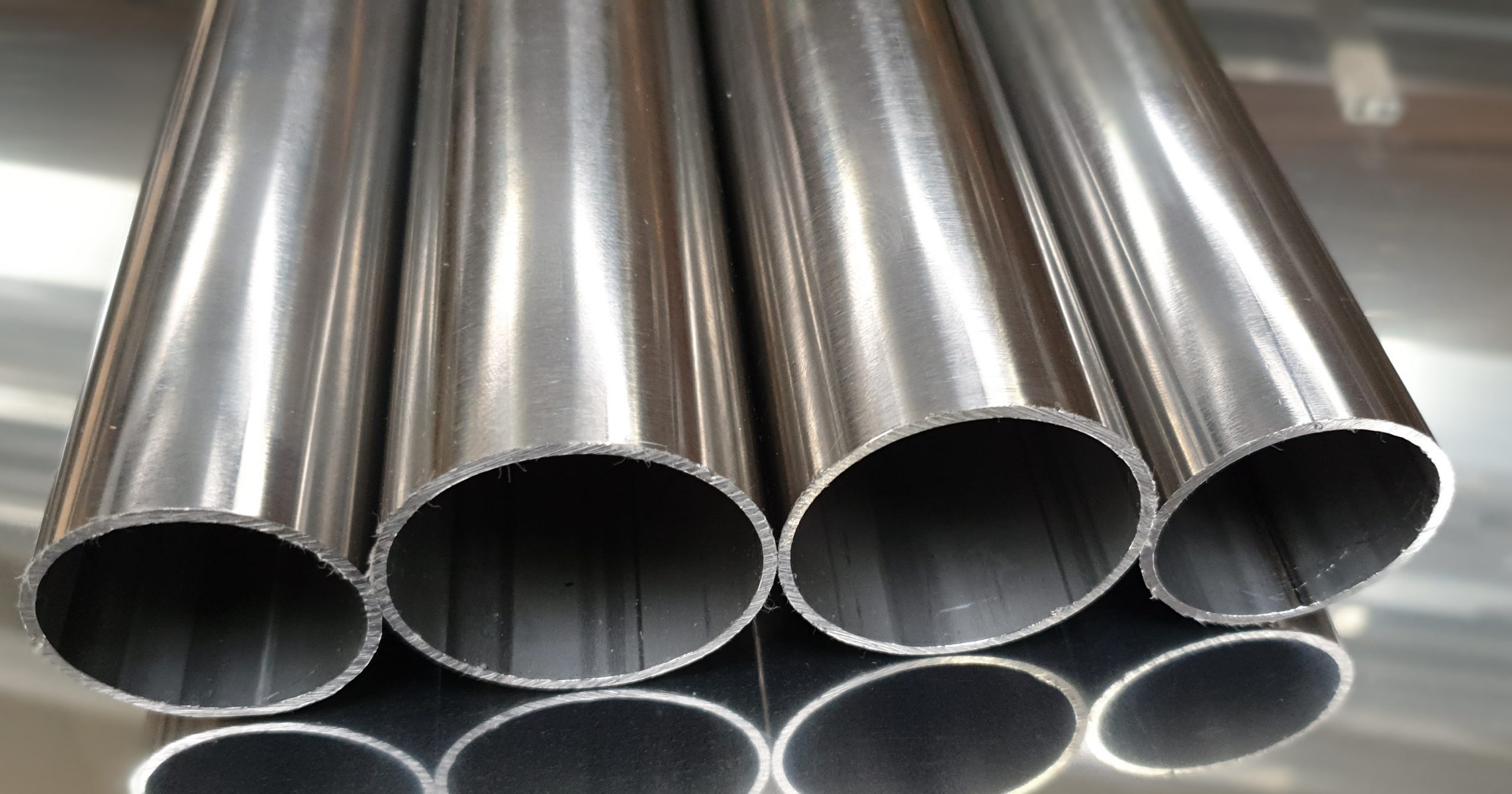 Metal tubes. Stainless Polish Steel. Труба нерж. Ф101, 6*4*6000. Трубы из нержавеющей стали. Труба нержавейка.