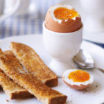 Are 2 boiled eggs good for breakfast?