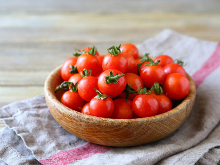Are cherry tomatoes a healthy snack?