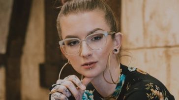 Are hoop earrings trashy?