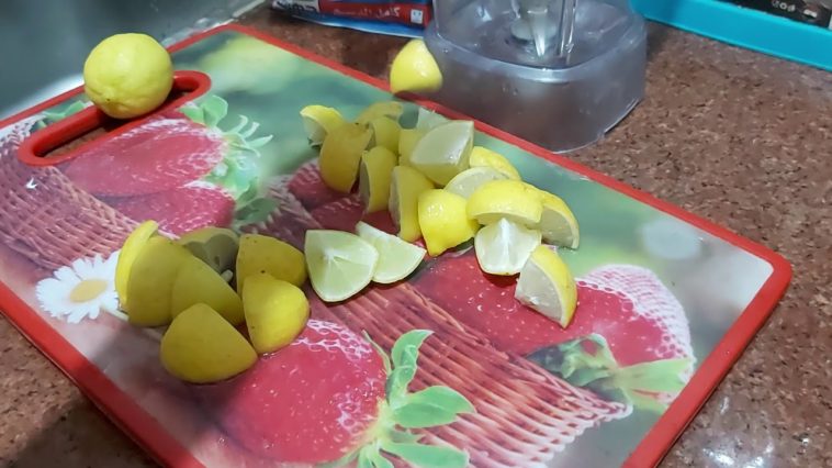 Are smoothies better with milk or water?