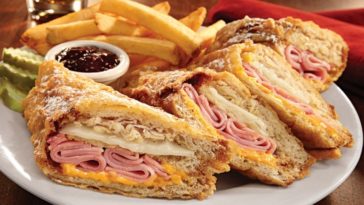 Are there any Bennigan's restaurants left?