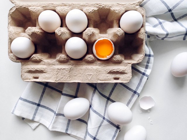 can-expired-eggs-make-you-sick