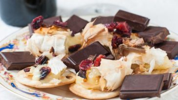 Can Brie be served cold?