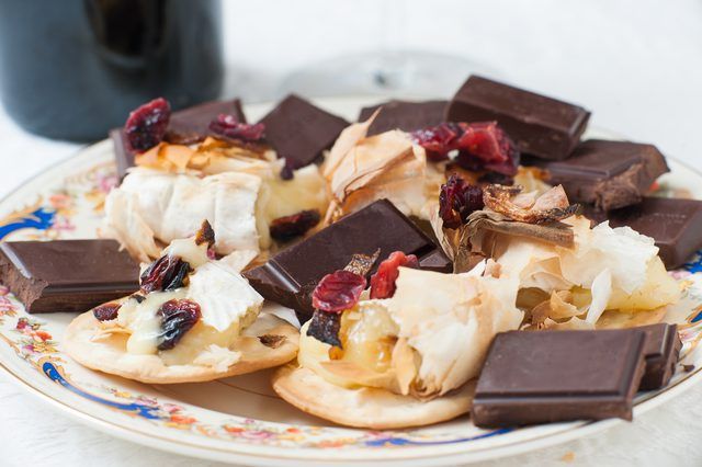 Can Brie be served cold?