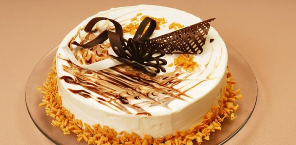 Can I bake a cake at 325?