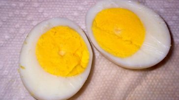 Can I drink water after eating boiled eggs?