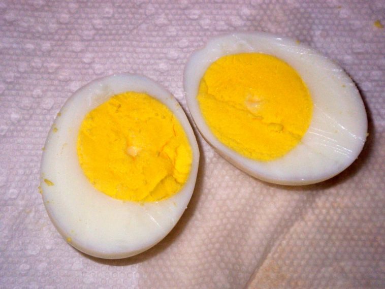 Can I drink water after eating boiled eggs?