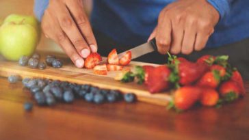 Can I eat an apple on a low carb diet?