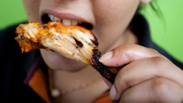 Can I eat cooked chicken 6 days old?