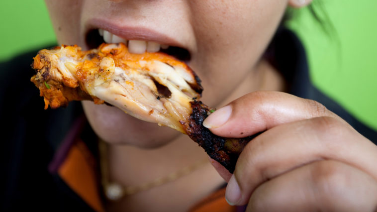 Can I eat cooked chicken 6 days old?