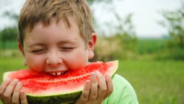 Can I eat watermelon with other fruits?