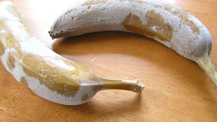 Can I freeze bananas with the peel on?