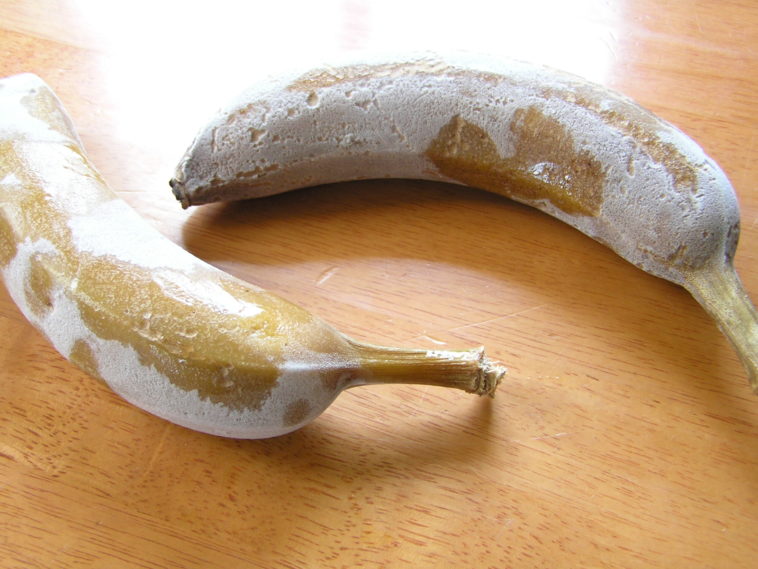 Can I freeze bananas with the peel on?