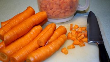 Can I freeze raw carrots?