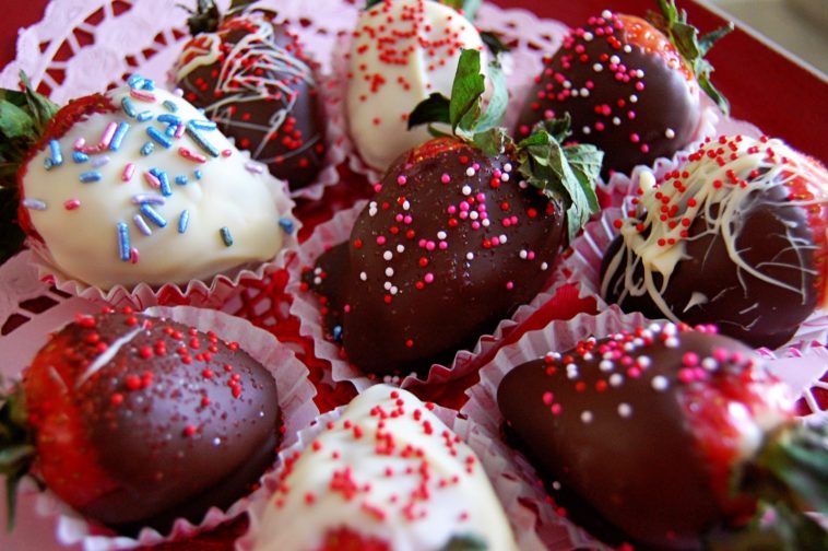 Can I make chocolate covered strawberries the day before?