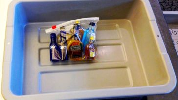 Can I use a sandwich bag for TSA?