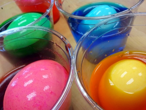 Can I use gel food color to dye eggs?