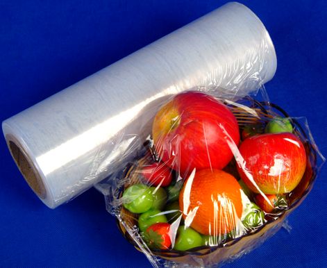 Can I wrap Christmas cake in cling film?