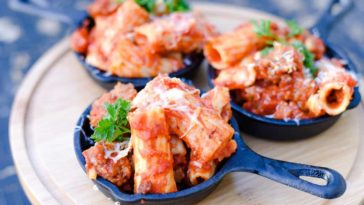 Can Italian sausage be slightly pink?