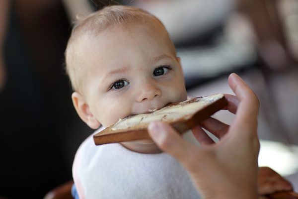 Can babies with no teeth eat toast?