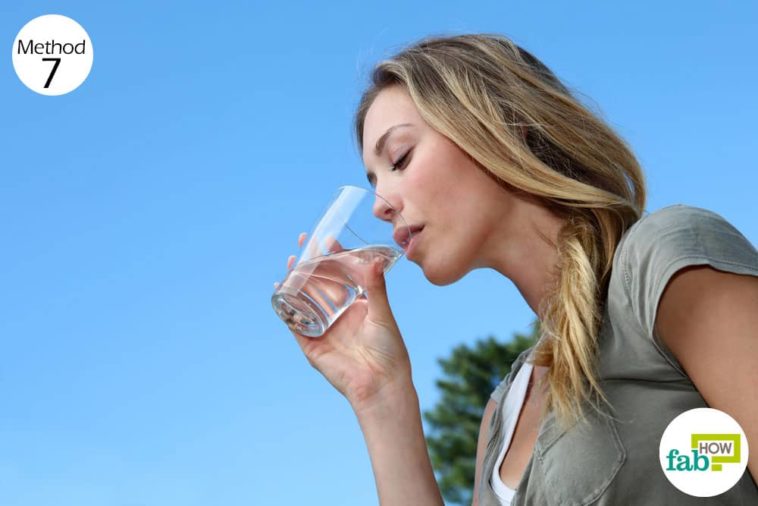 Can drinking water flush out yeast infection?