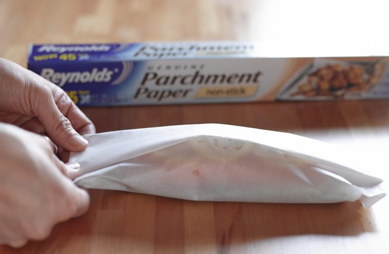 Can parchment paper be used in a slow cooker?