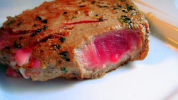 Can tuna be pink in the middle?