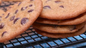 Can you Rebake cookies to make them crispy?