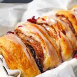 Can you bake Pillsbury cinnamon rolls in a glass pan?