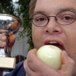 Can you eat an onion set?