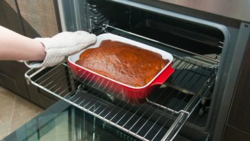 Can you eat cake straight from the oven?