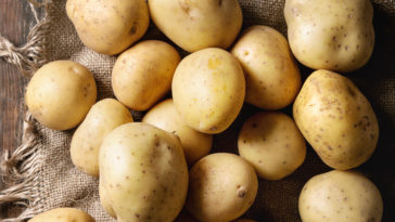 Can you eat potatoes when they turn black?