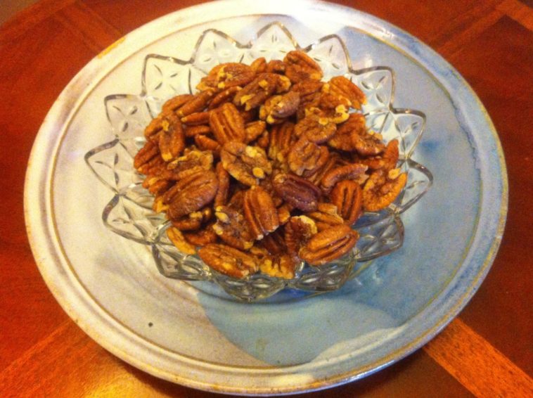 Can you eat raw pecans?