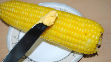 Can you eat the cob of a corn?