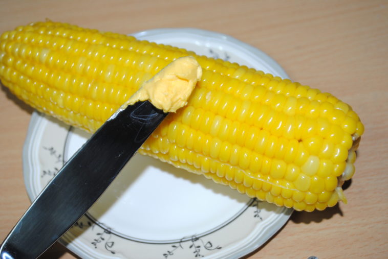 Can you eat the cob of a corn?