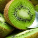 Can you eat the skin of a kiwi?