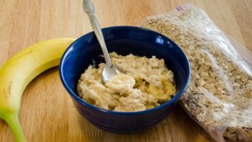 Can you mix protein powder with oatmeal?
