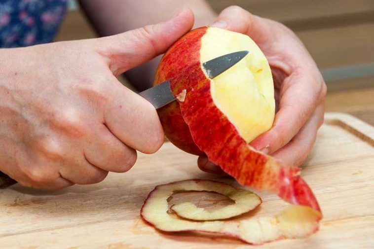 Can you peel an apple with a spiralizer?