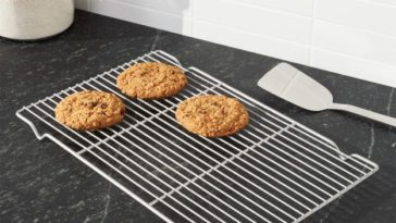 Can you put a cooling rack in a hot oven?