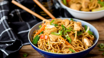Can you reheat chicken chow mein takeaway?