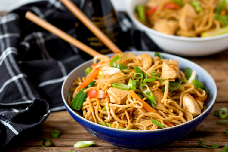 Can you reheat chicken chow mein takeaway?