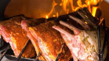 Can you slow cook in a pizza oven?