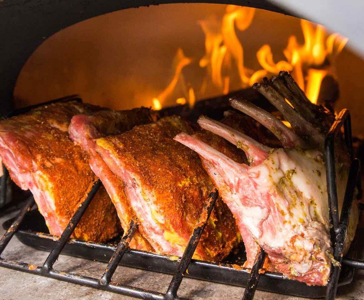 Can you slow cook in a pizza oven?