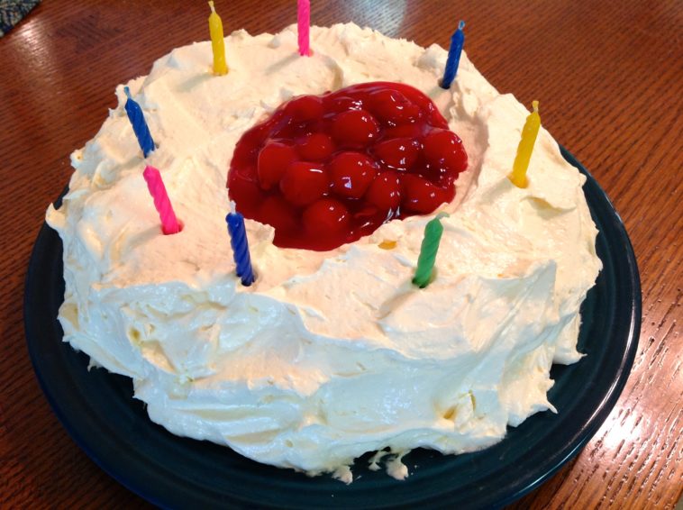 Can you use Cool Whip to decorate a cake?