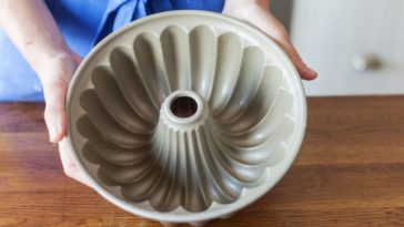 Can you use PAM to grease a Bundt pan?