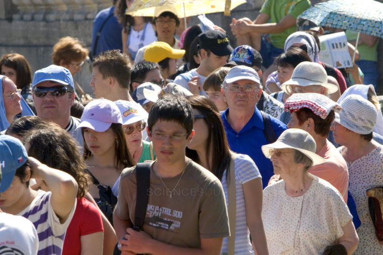Do Hawaiians hate tourists?